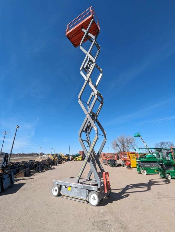 Electric Scissor Lift - 2014 Skyjack SJ4632