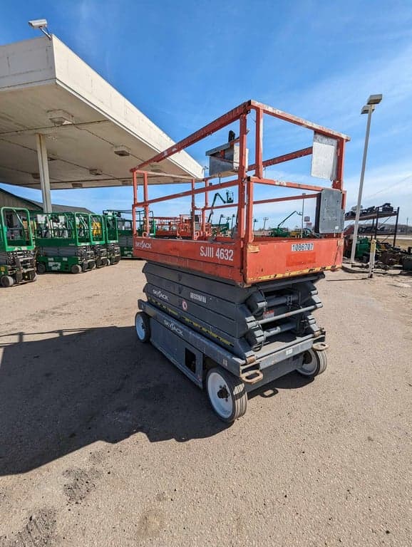 Electric Scissor Lift - 2014 Skyjack SJ4632