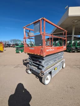 Electric Scissor Lift - 2014 Skyjack SJ4632  Electric Scissor Lift - 2014 Skyjack SJ4632