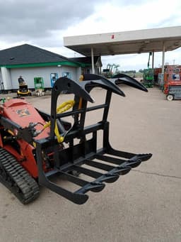 Mini Skid Attachment - 42" E-Series Root Grapple - *NEW* Mini Skid Attachment - 42" E-Series Root Grapple - *NEW*