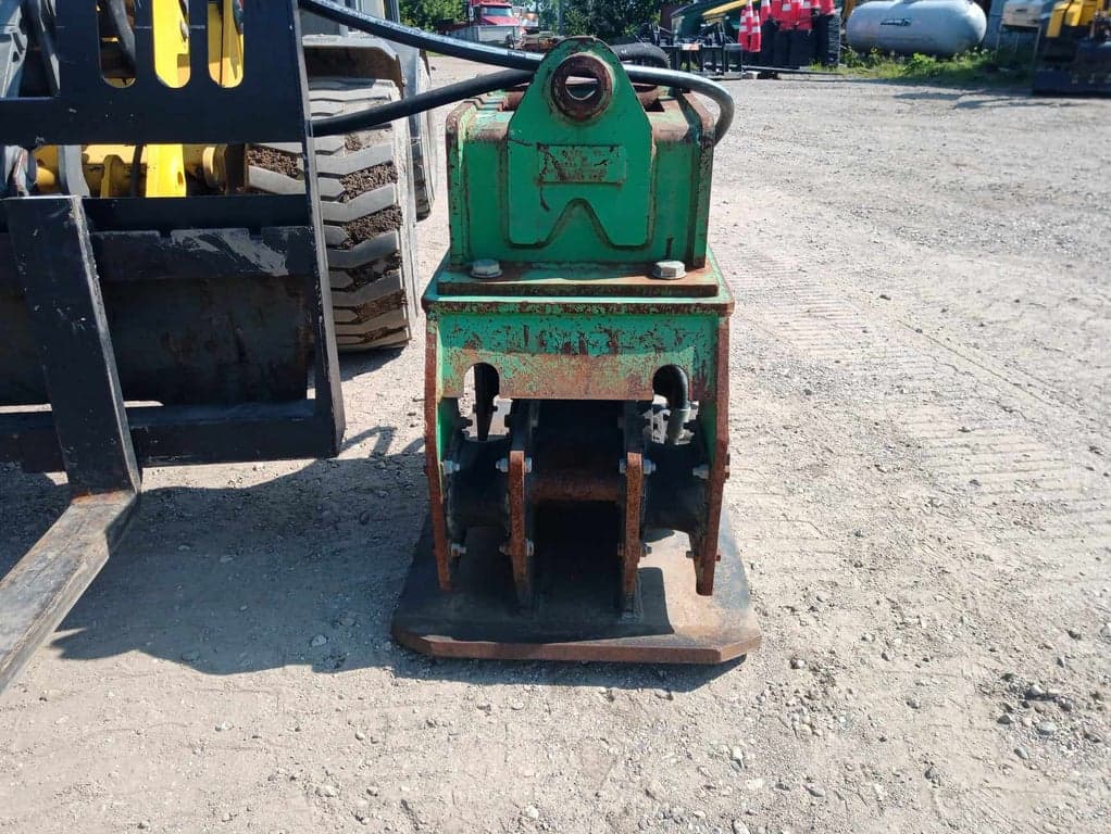 OKADA OAC200 23" Vibratory Plate Compactor