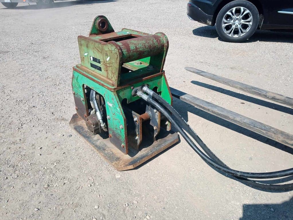 OKADA OAC200 23" Vibratory Plate Compactor