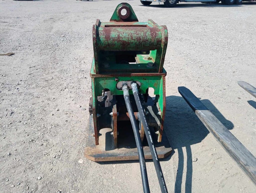 OKADA OAC200 23" Vibratory Plate Compactor