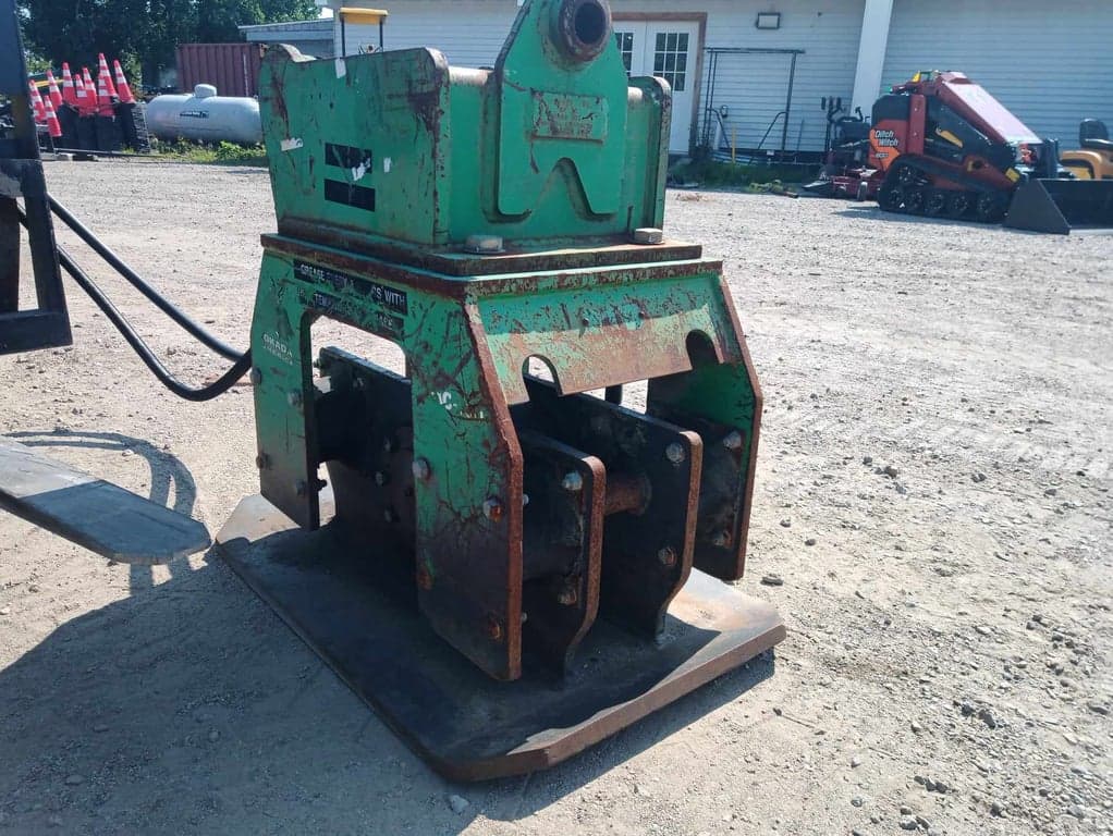 OKADA OAC200 23" Vibratory Plate Compactor
