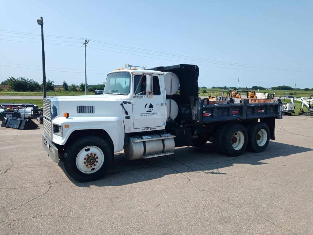 Dump Truck - 1984 Ford LTL9000 6x4 T/A