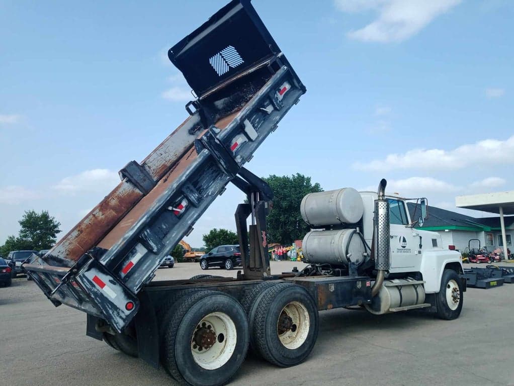 Dump Truck - 1984 Ford LTL9000 6x4 T/A