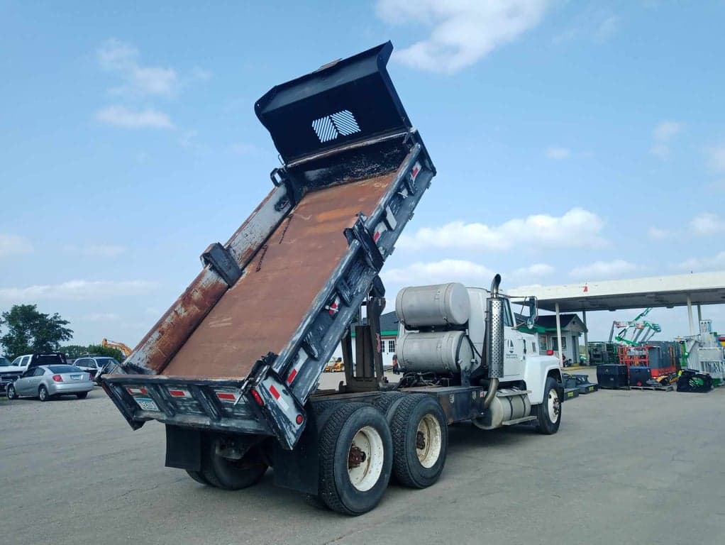 Dump Truck - 1984 Ford LTL9000 6x4 T/A