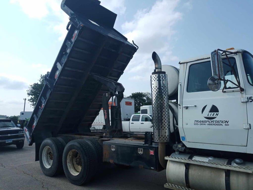 Dump Truck - 1984 Ford LTL9000 6x4 T/A