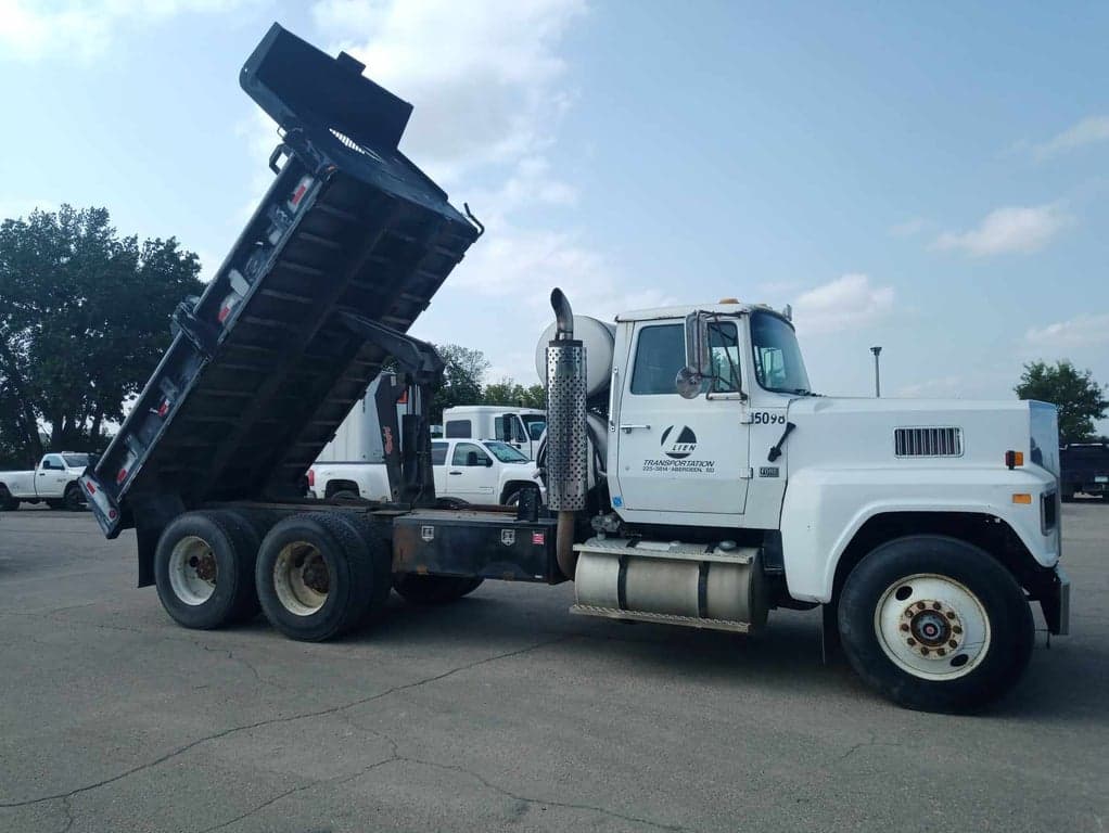 Dump Truck - 1984 Ford LTL9000 6x4 T/A