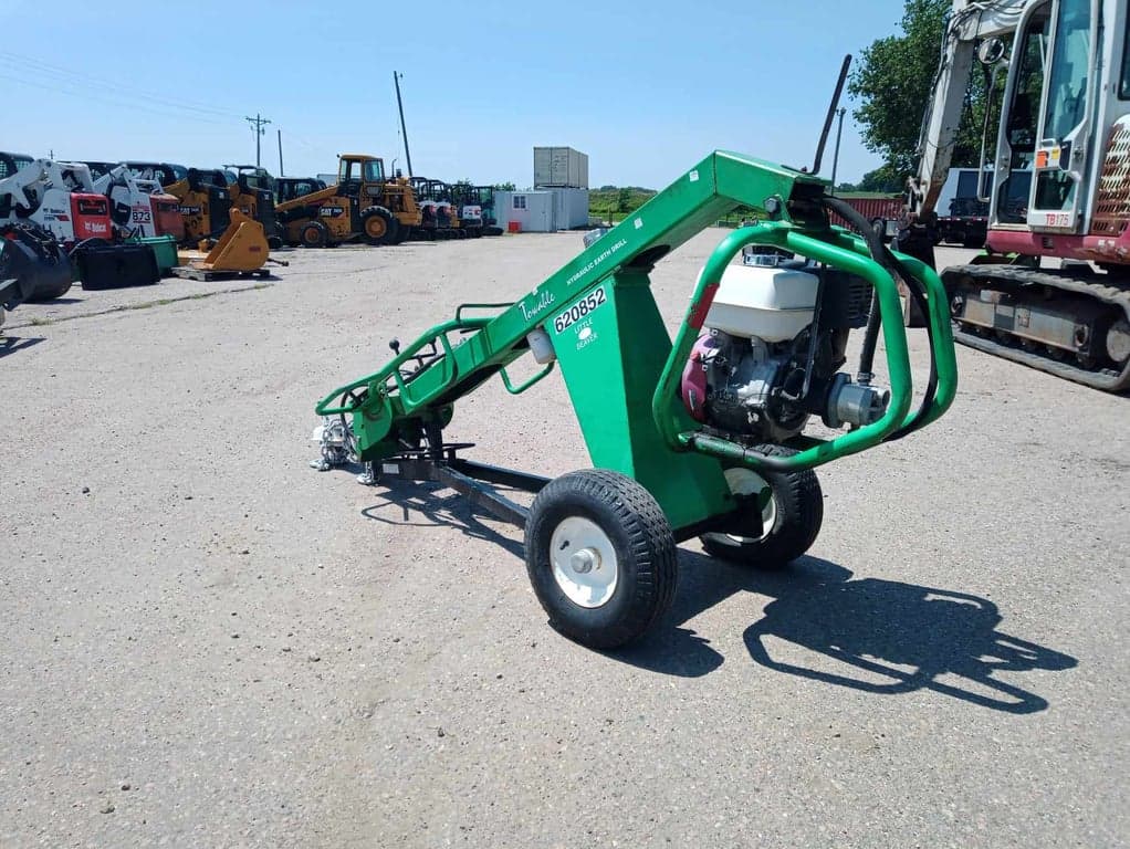 Towable Hydraulic Earth Drill - 2014 Little Beaver