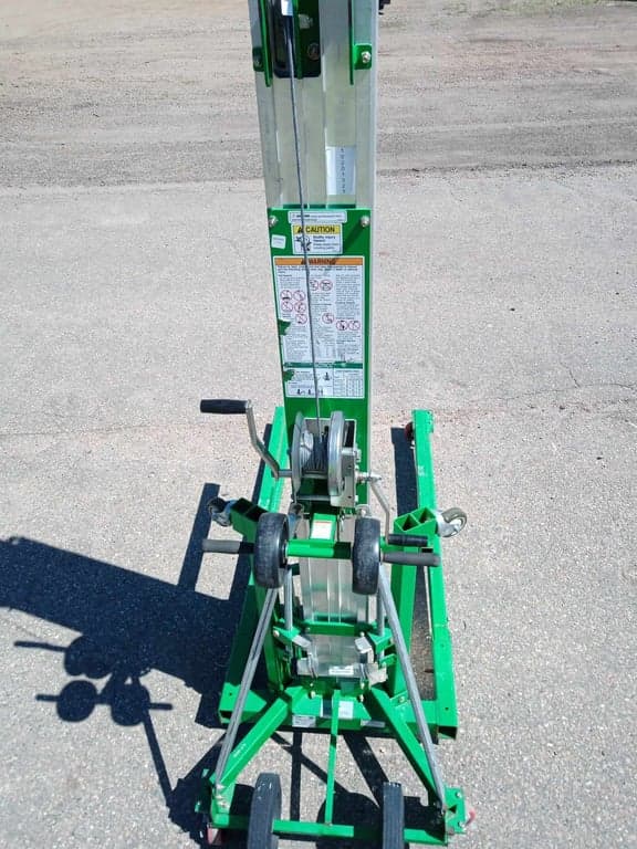 Material Hoist - 2019 Genie SLC 24