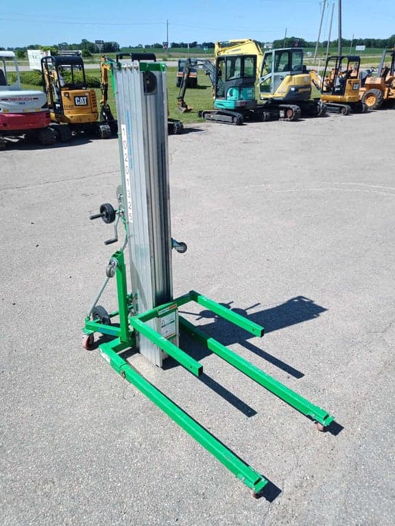Material Hoist - 2019 Genie SLC 24 Material Hoist - 2019 Genie SLC 24