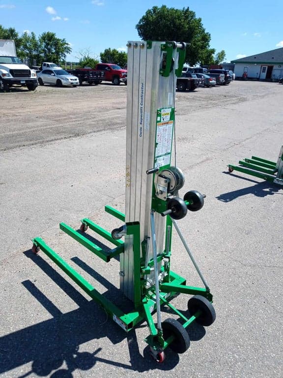 Material Hoist - 2019 Genie SLC 24