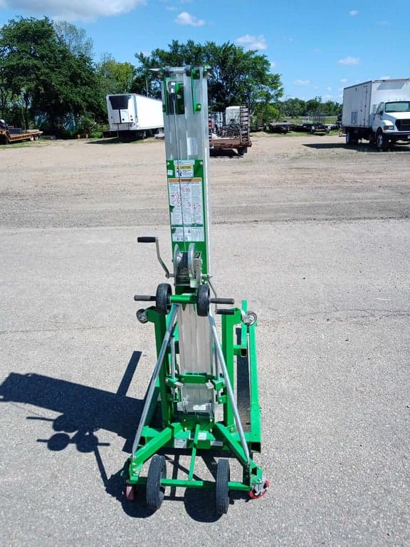 Material Hoist - 2019 Genie SLC 24