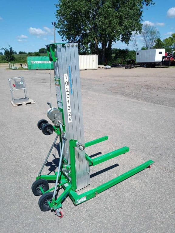 Material Hoist - 2019 Genie SLC 24